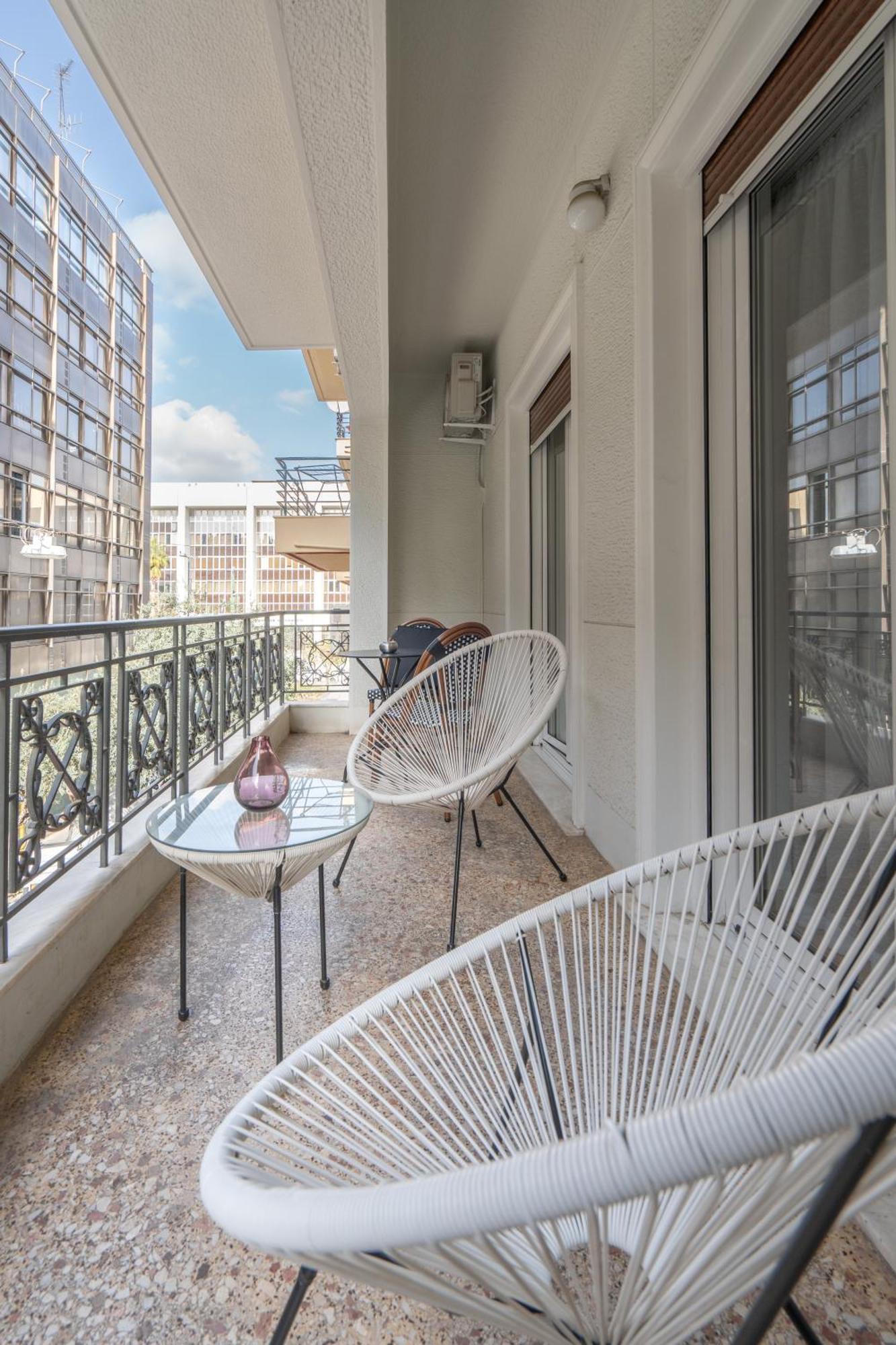 Metroscape Retreat Nearby Metro Station Apartment Atena Exterior foto
