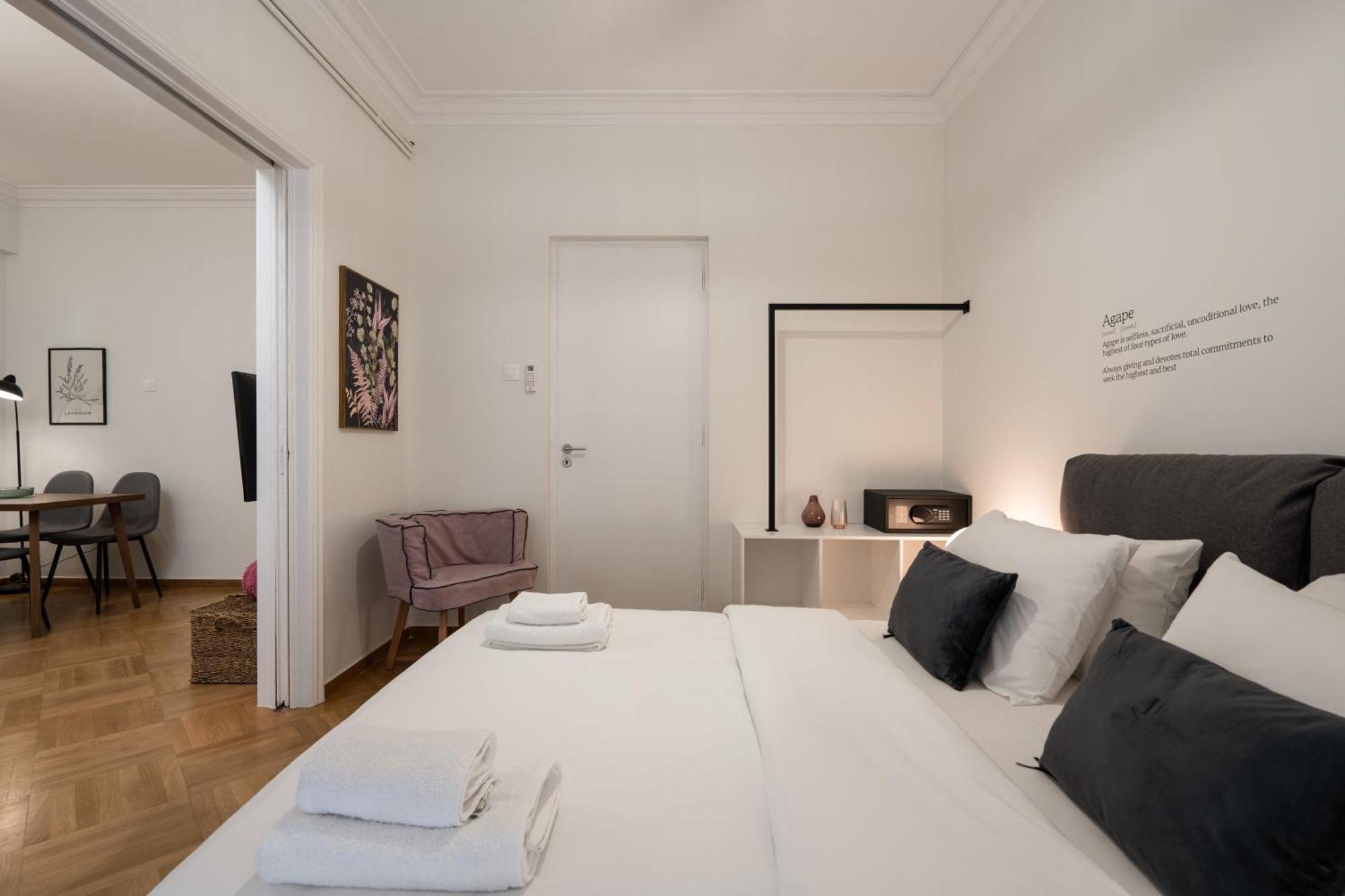 Metroscape Retreat Nearby Metro Station Apartment Atena Exterior foto